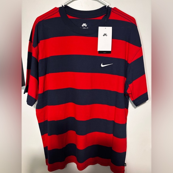 Nike Other - NEW Nike SB Skateboarding Mens Medium T-shirt Red Blue Striped Dri fit BNWT